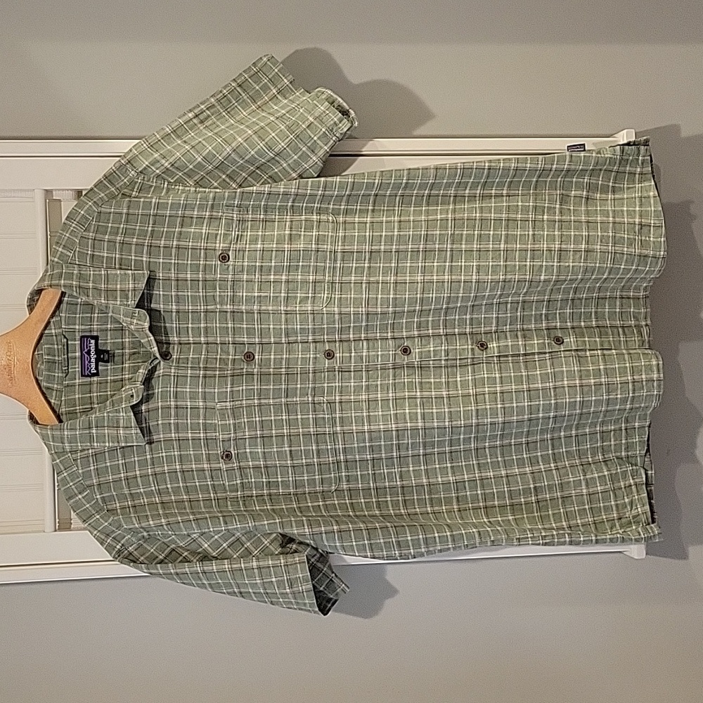 Patagonia Men's XL Button Up Shirt EUC